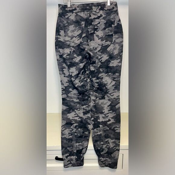NWT- Spanx Stretch Mid Rise Twill Joggers- Grey Camo- Medium - Picture 5 of 7